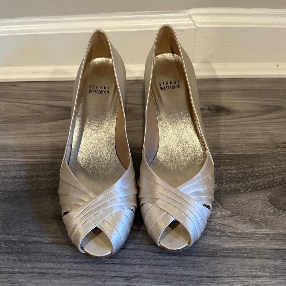 Stuart Weitzman ivory satin shoes
